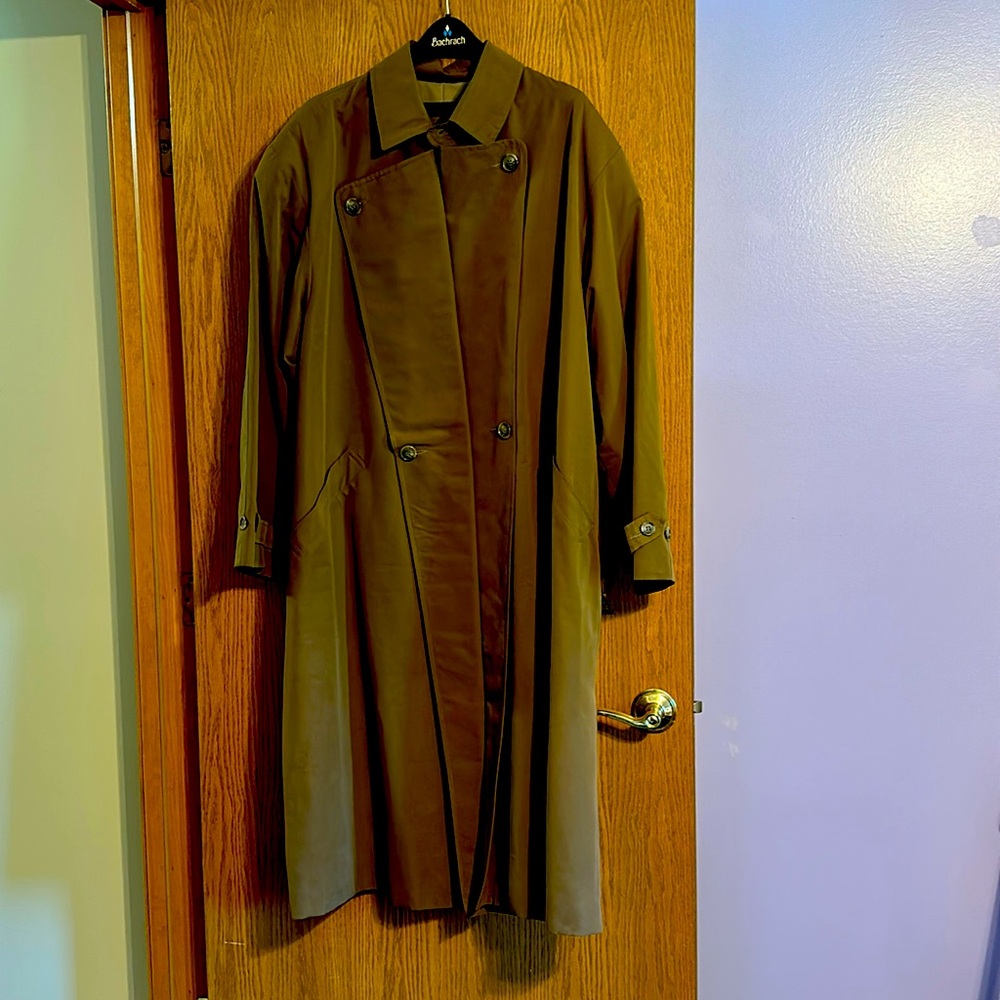 Men’s lightweight trench coat, with belt.Barely worn
